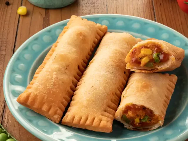 Ichick Veg Pizza Puff